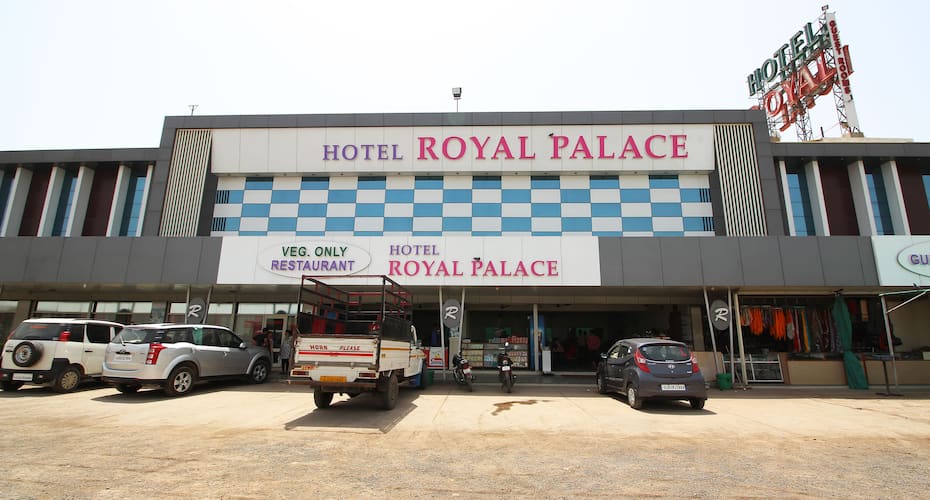 Hotel Royal Palace N Guest House, Ahmedabad 1